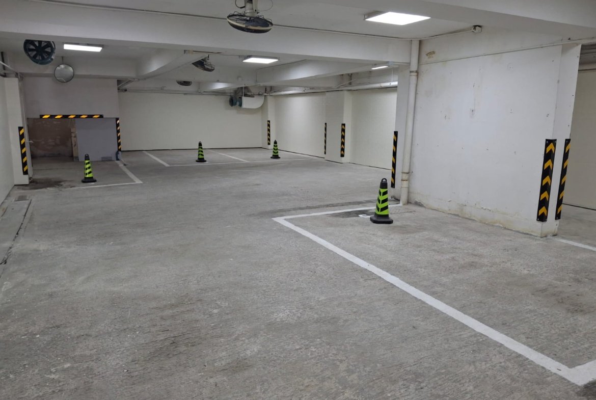跑馬地車位 - 展暉物業